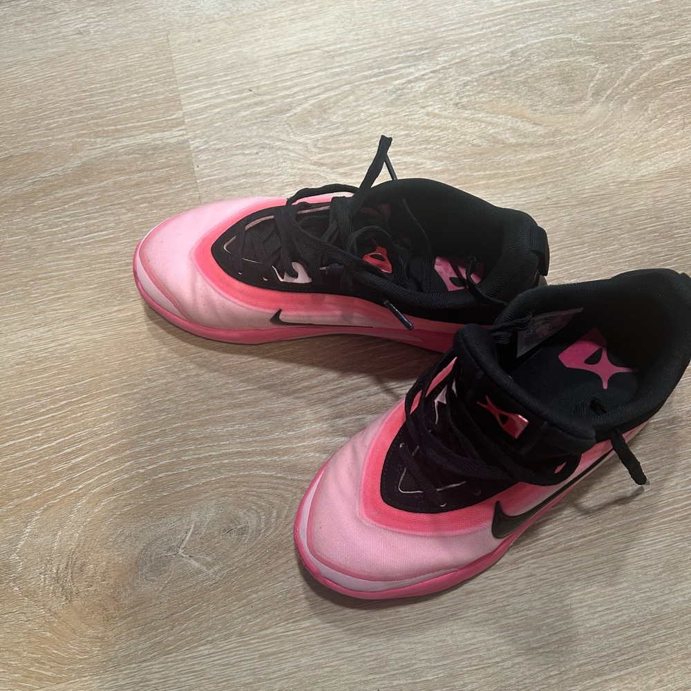 A’Ja Wilson girls basketball sneakers. Nike Kids Sneakers in Pink and Black